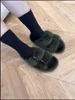 Tasarımcı Slaytlar Lüks Mink Fur Dişleri Gerçek Mink Saç Sandalları Çift Tokalı Kürk Ayakkabı Kadınlar için Kabarık Slaytlar # H0914