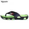 Slippers Ngouxm Zomer Big Size Jeugd Slippers Mannen Massage Antislip Cool Buiten Flip Flops Ademend Dikke Zolen teen Sandalen 230724