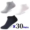 Chaussettes 60pcs / lot = 30 paires chaussettes masculines chaussettes de commerce respirant chaussettes de bateau noir décontracté couleur solide masculine de la cheville masculine