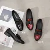 Klänningskor Bow-Knot Patent Leather Oxfords skor Kvinnor glider på spetsiga tålägenheter Loafers England grunt mun ol derby skor kvinna storlek 41 l230724