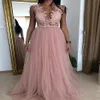 Abiti da ballo rosa Lungo 2019 Scollo a V Appliques in pizzo Una linea Tulle Abiti da sera convenzionali Sweep Train Vestidos De Fiesta Party Wear2437