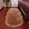 Tappeti Peluche Morbida pelle di pecora Tappeto per camera da letto Imitazione lana Pad Capelli lunghi Comodino Tappetino Cuscino per divano Tappeti bianchi Tappeto rosso per soggiorno R230725