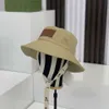 Alta Versão Designer Hat Lowe Nova série Summer Ribbon Canvas Sunshade Hat Wide Brim Fisherman Star Mesmo estilo de homens e mulheres azuis