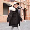 Abajo abrigo niñas chaqueta de invierno 2023 nuevos niños con capucha pato abajo abrigo largo cuello de piel Parkas niños bolsillo cálido traje de nieve abrigos abrigos HKD230725