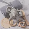 Confezioni regalo Asciugamano neonato set doccia con coperta in cotone a doppia faccia braccialetto a cricchetto in legno Pietre miliari giocattolo all'uncinetto baby shower regalo di compleanno 230720