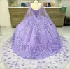 Robes 2023 Papillons violet clair dentelle robes de Quinceanera avec capuchon perles chérie tulle long train Pagenat bal doux 16 robe Ba