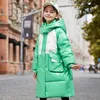 Down Coat Girls Down Jacket 2023 Glossy Winter Long Feather Coat White Duck Down Loose Parkas Kids Kläder Barn Shiny Puffer Snowsuit HKD230725