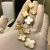 2018 Marque De Mariage Ensemble De Bijoux Pour Les Femmes Or Couleur Collier Blanc Mère Shell Perle Trèfle Feuille Collier Boucles D'oreilles Bracelet Set273c