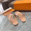 Famous Brand Designer shoes Women Slippers Shake Luxury slides Flat Flip-flops beach sandals Fashion Beach Indoor Candy Color Leather slippers size 35-41