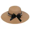 Шляпа с жемчужными украшениями и кружевными украшениями и кружевным бабочками - стильная соломинка для пляжных отдыха