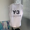 メンズTシャツY3印刷されたシグネチャークルーネックノースリーブベストTシャツと女性トレンドルーズスポーツフィットネストップ240513