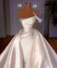 Satin Kirche Hochzeitskleid 2024 Elegante Vintage One Shoulder Perlen Perlen Hochzeit Braut Kleider Weiß Eine Linie Arabisch Dubai Vestido De Noiva