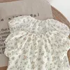 Completi di abbigliamento Set di neonate morbide e traspiranti Set di camicie a maniche corte con ricamo floreale vintage estivo 2 pezzi Abiti per bambini