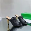 Knot Mule Sandal Summer Women Knut Metal Braid Metal High-Heeled Shoes Designers Leather Rubber Fashion Sexig Högkvalitativ Square Sandal Storlek 34-41