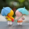 Objets décoratifs Figurines Mignon Imperméable Parapluie Garçon Fille Poupée Petit Ornement Bureau Décoration Accessoires Cadeau Enfants Jouets Micro Paysage 230725