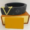 Boucle de ceinture de créateur ceinture en cuir véritable V grande conception de lettre de ceinture de boucle d'or avec la boîte appropriée aux ceintures d'occasions formelles et occasionnelles pour les ceintures des hommes de concepteur de femmes