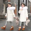 Donsjas Meisjes Puffer Jas Kids Metallic Glanzende Winterjas Bontkraag Warme Gewatteerde Gewatteerde Capuchon Donsjack Dikke Outdoor Bovenkleding HKD230725