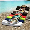 Slippare kvinnor tofflor avslappnade sommarsandaler skor Böhmen Floral Beach Wedge Platform Flip Flops Kvinna L230725