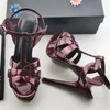 Luksusowe designerskie sandały sandały sztyletowe buty na wysokim obcasie 1014 cm T-Strap Budy ślubne buty ślubne hołd patentowy skórzany sandał z pudełkiem