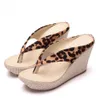 Kapcia Crystal Queen Modna moda Sandały Sandały Wysokie obcasy Flip Flip Flops Beach Leopard Print Platform Buty L230725