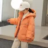 ダウンコート子供用ゆるいジャケット新しい子供の女の子冬のファッション濃い暖かい短いフード付き屋外スポーツコートHKD230725