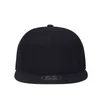 Bollkåpor Högkvalitativ herr rak hatt Flat Top Hip-Hop Buckle Hat Kvinnor Solid Black Baseball Cap Wool Polyester Flat Head Bill Kasquet 230724