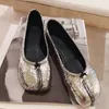 Klädskor lägenheter tabi ninja moccasins runda split tå grunt kvinnor enstaka skor slip på slingback skor casual mjuka silver loafers 230724