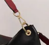 2023 Schoudertassen Vrouwen Lederen Handtas Axillaire pakket Ontwerp Mode Messenger crossbody portemonnee Designer portemonnee 1016