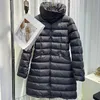 Women's Down Parkas 2022 New Mハイエンドミッドレングスライトダウンジャケット秋/冬90ホワイトグースダウンは、胆汁女性のダウンジャケットHKD230725から取り除くことができます