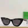 Классические ацетатные кошачьи глаза солнцезащитные очки для женщин -дизайнера BV1101S Женская фиолетовая прозрачная рамная радиационная защита солнцезащитные очки Сторонние очки.