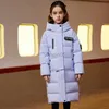 Piumino invernale 2023 piumino per bambini nuovo di moda Cappotto caldo estensibile con cappuccio bianco da ragazza Cappotto di piumino impermeabile per ragazzi 90% HKD230725