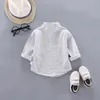 Kinderhemden IENENS Frühlings-dünne Baby-Jungen-Langarm-gestreifte Druckoberteile T-Shirts beiläufige Bluse 230724