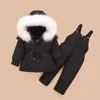 Płaszcz Down 2023 Winter Boys Coat Fur Fllar Kurtka dla dziewcząt Gruby kombinezon 1-4 lata Dzieci Snowsuit Toddler kombinezon HKD230725