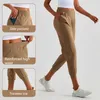 Lu-0009 Designer Slim-fit broek Slanke slanke zonnebrandcrème Casual sportbroek Vrouwen Hoge taille Zak Losse cropped broek Flanging Leggings