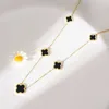 Collana in acciaio inossidabile di vendita calda con cinque fiori e quattro foglie di trifoglio impermeabile e resistente al sudore gioielli di fascia alta e non sbiaditi