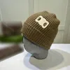 Gorro de lã de malha de designer chapéus bordados masculinos e femininos gorros de malha térmica de inverno gorro de marca de esqui gorro de caveira bonés quentes de luxo acessórios vermelhos