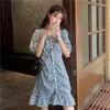 カジュアルドレス夏の韓国スタイルの格子縞のかわいいファッションVネックプリーツシングルブレストフリルパフスリーブスリミングドレス