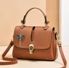 Bolso de mujer de alta calidad Otoño Nuevo Bolso de mujer Bolso cuadrado pequeño Bolso de hombro de mujer de moda Bolsos de mensajero con patrón de lichi L230704