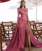 Robes de soirée fuchsia sirène robe de soirée de célébrité haut côté fendu satin plissé sexy une épaule chérie longue robe de bal formelle