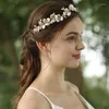 Fermagli per capelli SLBRIDAL Fatti a mano Boho Perle dorate Lega Fiore Foglia Accessori da sposa Tiara da sposa Fascia per damigelle Gioielli da donna