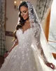 Elegante abito da ballo Abiti da sposa Maniche lunghe Scollo a V Paillettes Applique Increspature Cerniera Diamanti Perline Fiori 3D Abiti da sposa taglie forti Vestido de novia