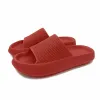 Chaussons à semelle épaisse pour femmes en été intérieur salle de bain douche couple sandales hommes augmentation de la hauteur Designer Rubber Slides