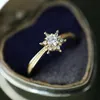 Europäischer neuer exquisiter 14-Karat-Goldring für Damen, klassischer Vollzirkonium-Diamant, Schneeflocken-Zeigefingerring, leichter Luxus, hoher Sinn für Handschmuck