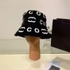 Erkek Kadın Tasarımcısı için Kova Şapkaları Lüks Tam Mektuplar Beyzbol Kapakları Unisex Sıradan Mangal Markalar Moda Güneşlik Sunhats Balıkçı Şapkası