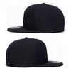 Bollkåpor Högkvalitativ herr rak hatt Flat Top Hip-Hop Buckle Hat Kvinnor Solid Black Baseball Cap Wool Polyester Flat Head Bill Kasquet 230724