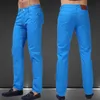 Mäns jeans män jeans män solid godis färg 2021 vår sommar höst mode casual varumärke calca f06401 l230725