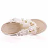 Pantoufles femmes pantoufles été blanc couleur dentelle fleur Style plages tongs plate-forme sandales à bout ouvert chaussures décontractées L230725