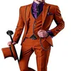 À la mode Un Bouton Orange Groom Tuxedos Peak Revers Hommes Fête De Mariage Garçons D'honneur 3 pièces Costumes Veste Pantalon Gilet Cravate K232239m