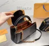 Borsa da stilista di alta qualità di lusso con borsa a tracolla di moda personalizzata in pelle bovina inferiore a forma di onda Mini borsa per pendolari di grande capacità