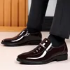 Scarpe eleganti Pelle verniciata da uomo Business Casual Point Toe Slip on Mocassini Luxury Party Wedding Plus Size 230725